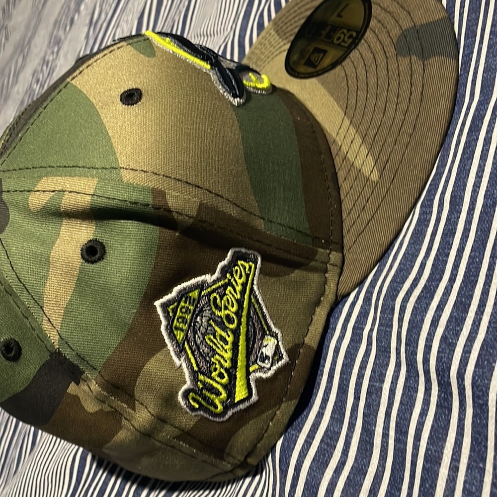 A blue jays hat soldier camouflage color perfect conditions size 7:3/8 - Picture 2 of 4